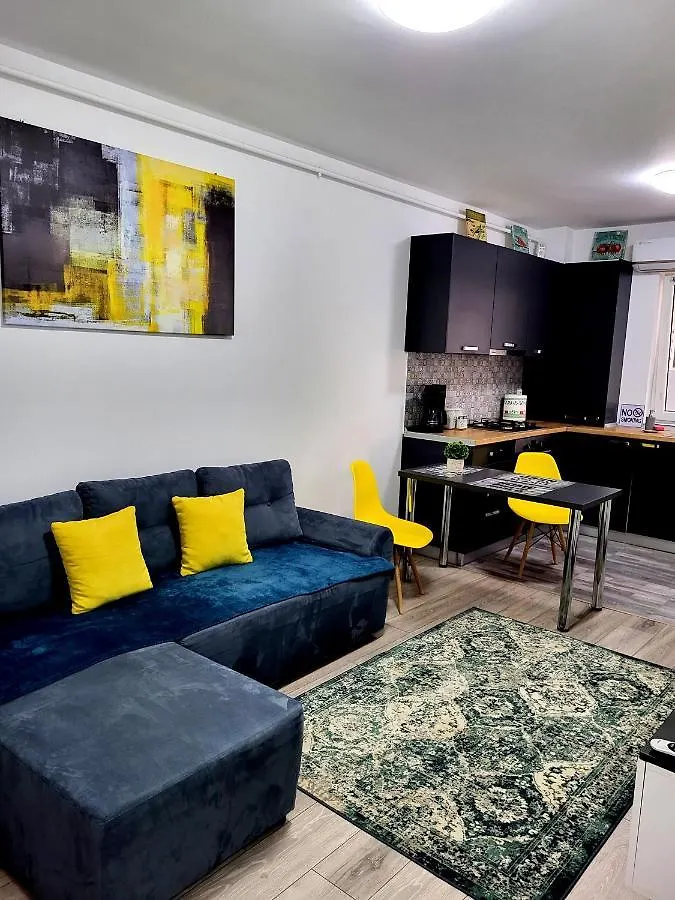 Yellow House Luxury Berceni ブカレスト アパート