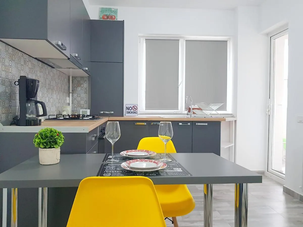 Yellow House Luxury Berceni Bucharest 0*,